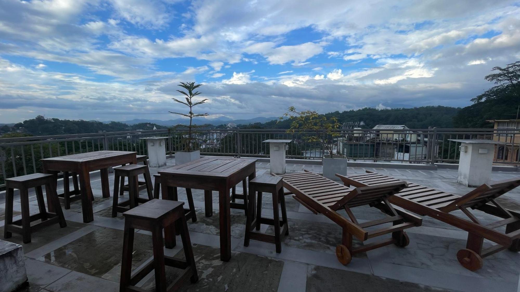 Sun Dove Suite Kandy Exterior foto