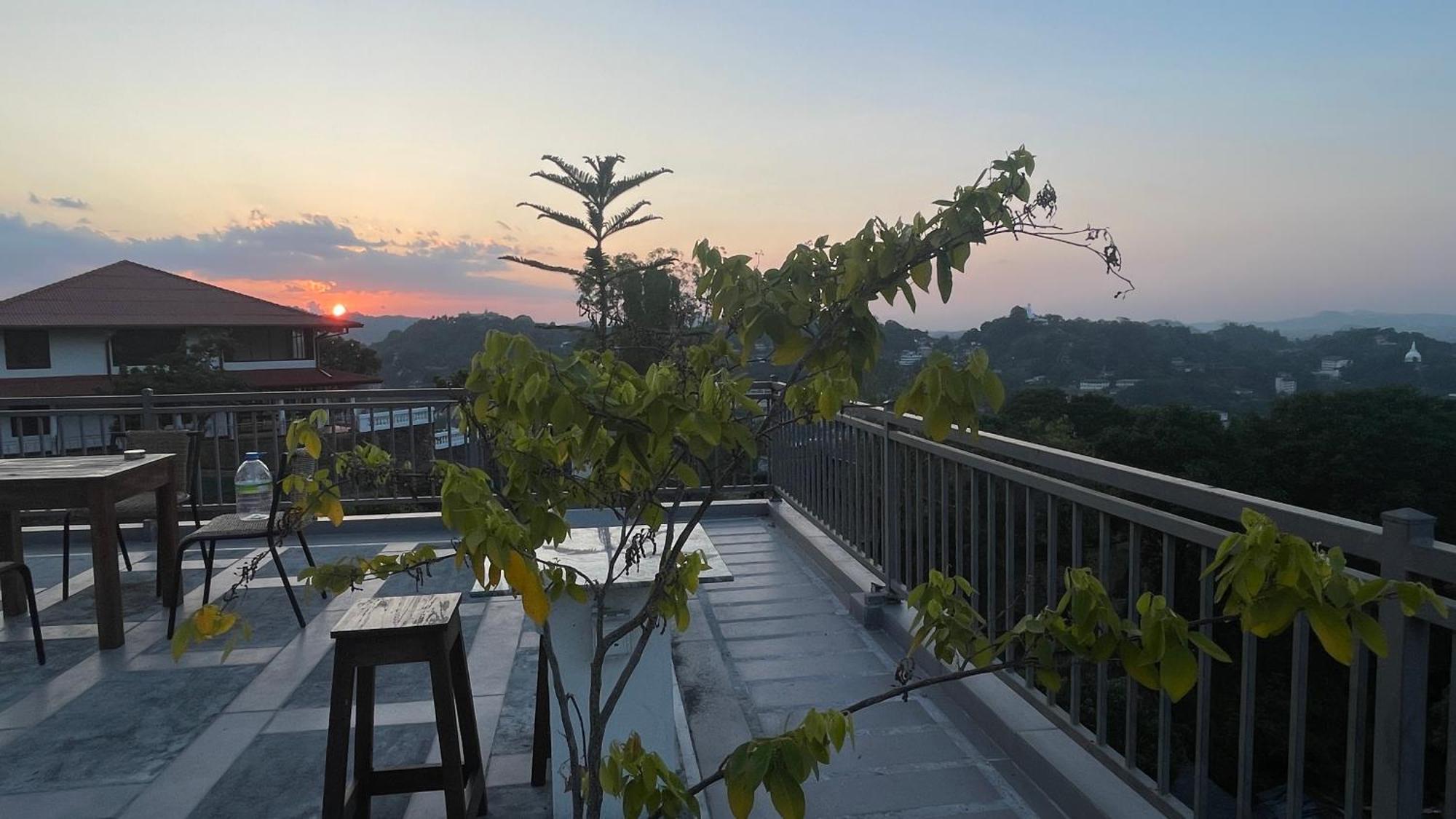 Sun Dove Suite Kandy Exterior foto