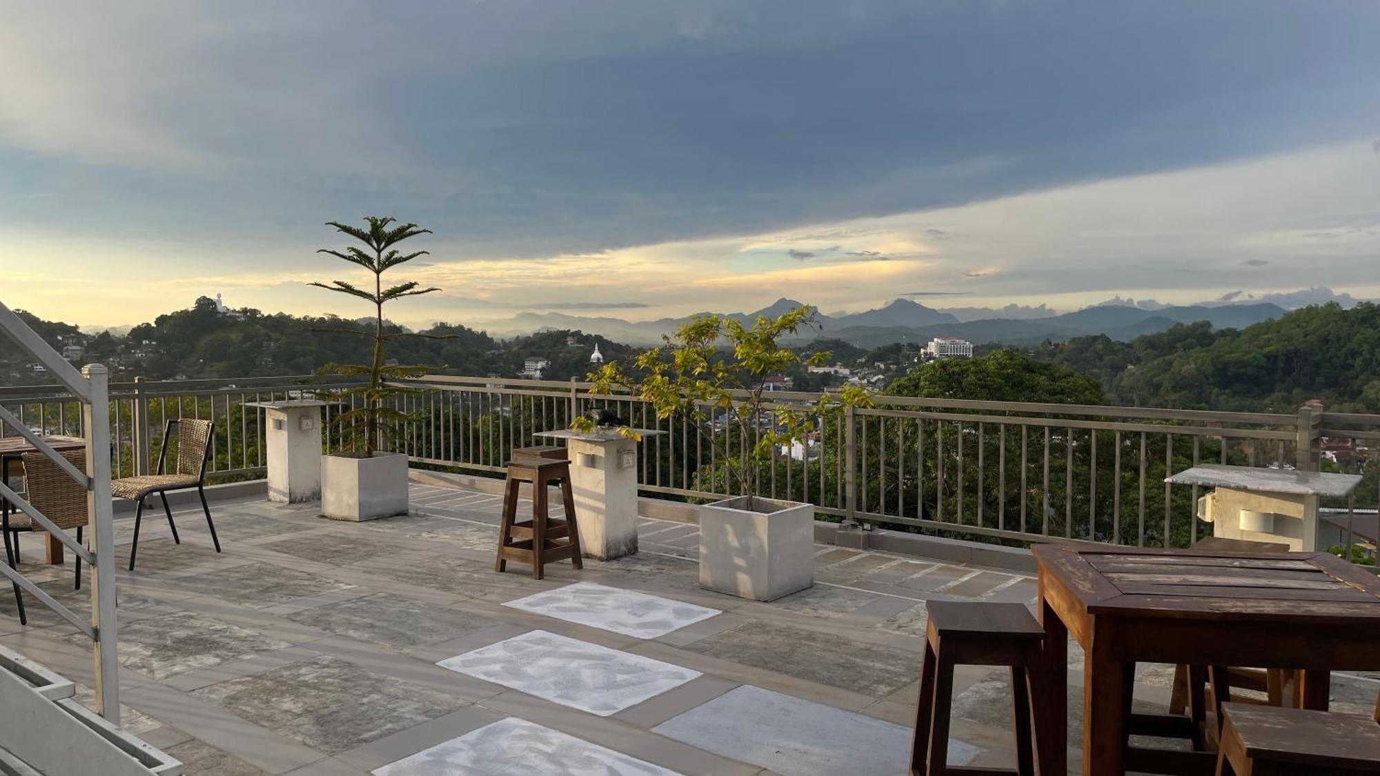 Sun Dove Suite Kandy Exterior foto